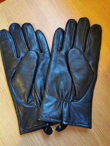 NEW - M&S black leather gloves