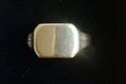 9ct gold signet ring size U