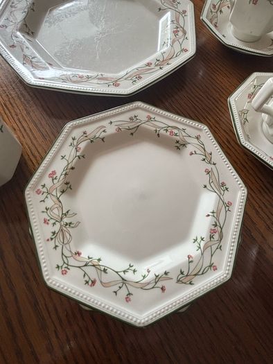 Coffee set with side plates