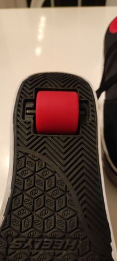 Heelys Pro 20 wheeled shoes - size 43 (UK 9) as new