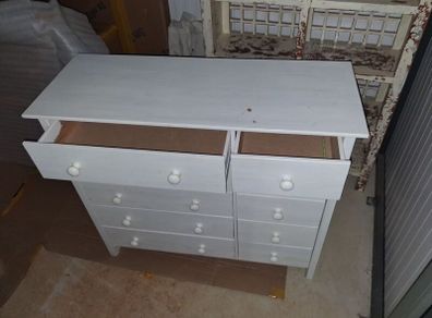 furniture - beautiful set of bedroom drawers