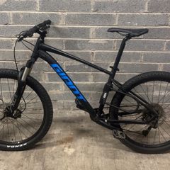 GIANT talon 0 2021 size small frame good condition