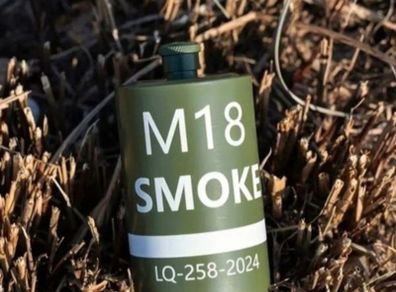 M18 smoke grenade ( prop/ replica)