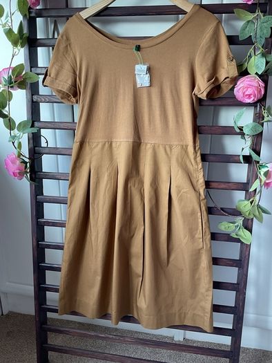 dress Bnwt tan short sleeve dress with pockets size small united colors of Benetton