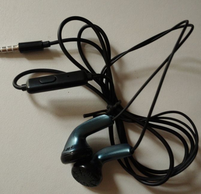 FREE POST - 5 Pairs Ear Buds - Headphones with Microphone 3.5mm. Brand New Packaged.