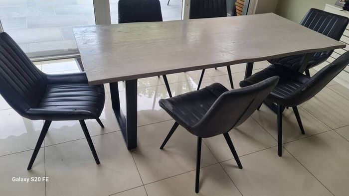 table and 6 chairs
