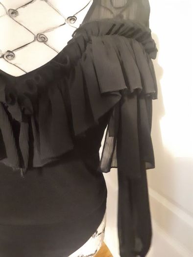 BNWT Stunning River Island Black Ruffle Bodysuit (Size 8)