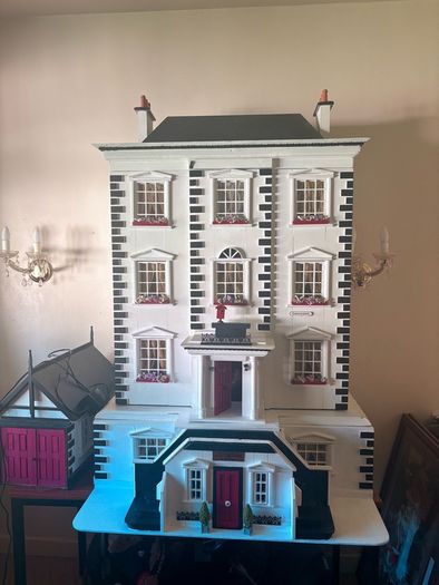 Stunning approx 140cm high 4 story extra large Georgian dolls house with contents, servants quarters and separate garage