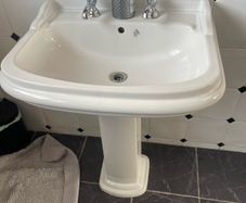 Bathroom sink taps
