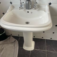 Bathroom sink taps
