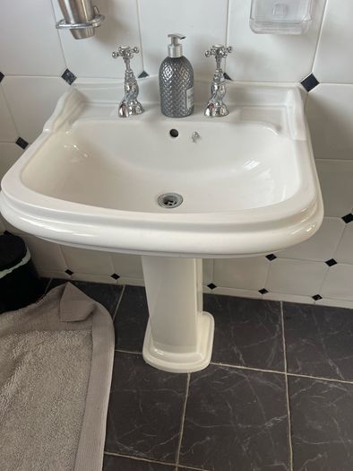 Bathroom sink taps