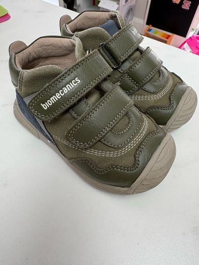 Boys biomecanics shoes EU 22 UK5