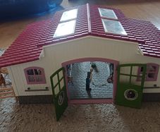 schleich stable