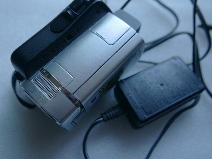Sony Handycam DCR-SR35E 30GB HDD Camcorder, Y2K Digicam, Retro Video Camera, Carl Zeiss 40x Zoom, Vintage Digital Handycam