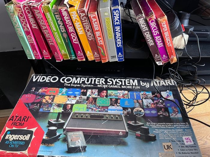 Atari 2600 Space Invaders Woody Atari 2600 with 15 individual games and 14 game Indy 500 driving
