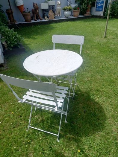 patio table and chairs