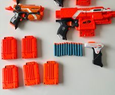 Nerf Elite Firestrike & Elite Stryfe Blaster With 5 Extra Catridges, 12 Bullets Plus One Grip