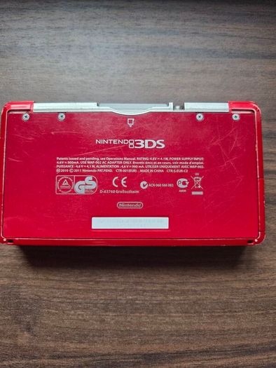 Nintendo 3DS in metallic red