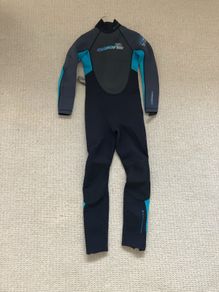 C Skins element 3/2 wetsuit barely worn size 8