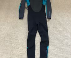 C Skins element 3/2 wetsuit barely worn size 8