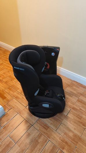 Maxi Cosi Axiss Swivel car seat