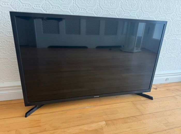 Samsung 32" Full HD HDR Smart TV