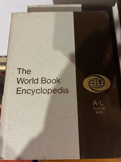 Full Encyclopaedia Set from 1979 - Mallow