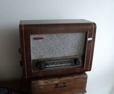 Vintage Dundrum Dublin Pye  P75 valve radio