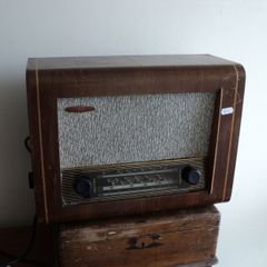 Vintage Dundrum Dublin Pye  P75 valve radio