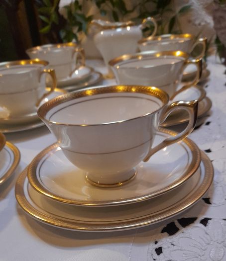 Aynsley "Elizabeth " trio