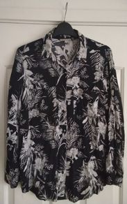 Blouse .. Black/White .. Size: 12 UK