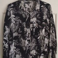 Blouse .. Black/White .. Size: 12 UK