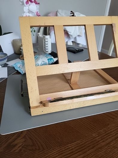 Artists tabletop easel with drawer