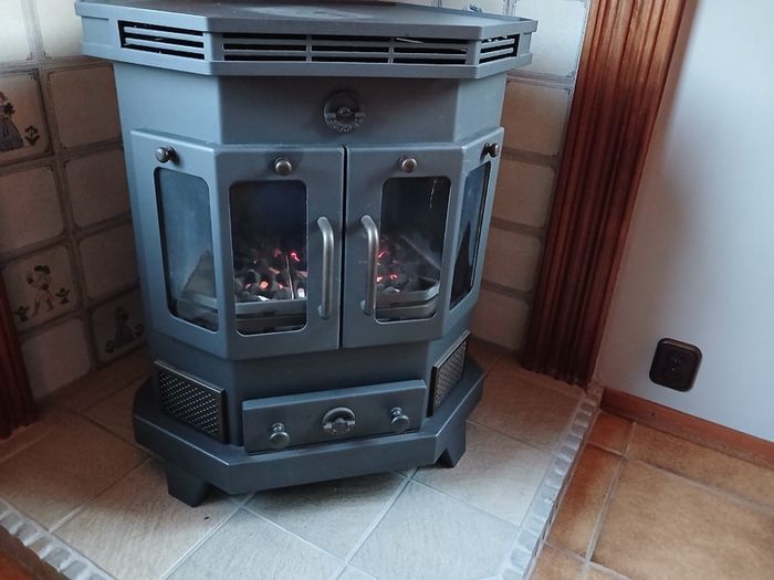 Natural gas stove.