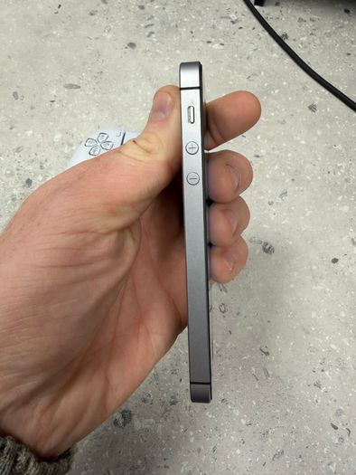 iPhone SE - A1723