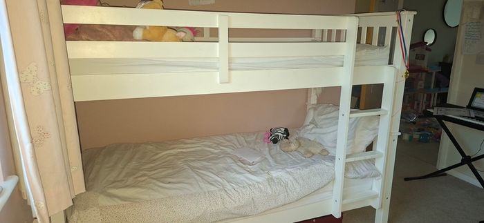 Solid wood bunk beds