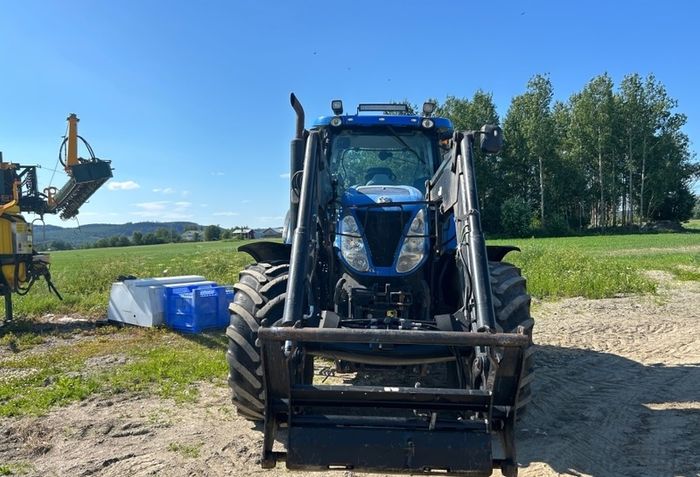 2011 New Holland T7040