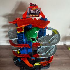 Hot Wheels Ultimate Garage & cars