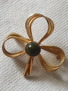 Vintage Irish Connemara marble brooch