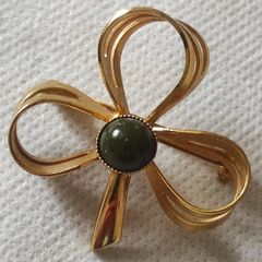 Vintage Irish Connemara marble brooch