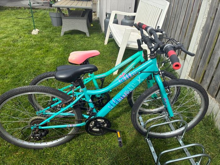 2 kids bicycles
