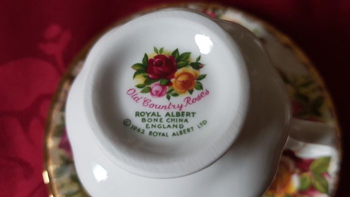 15 Piece Royal Albert Old Country Roses Bone China Gold Gilt Coffee Set For 6 Person Setting Made In England