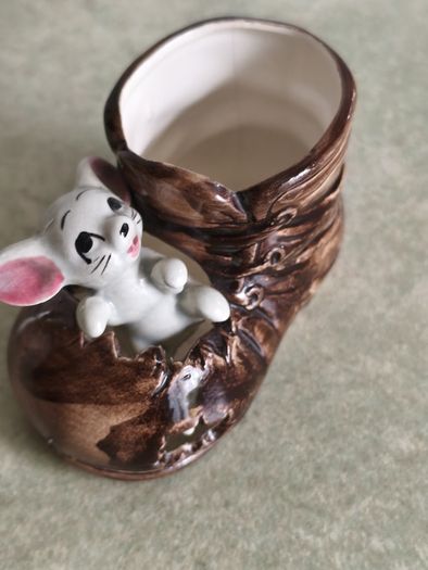 Vintage 1960s napcoware ceramic mouse in brown boot collectible figurine Matchstick Holder./ thout pick made in Japan.