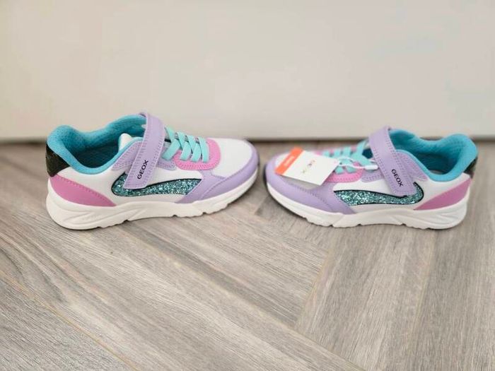 Girls trainers