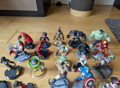 Disney Infinity Game and figures