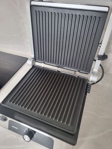 Philips Contact Grill 5000 Series, Opens Flat, Adjustable Temp, 2200W