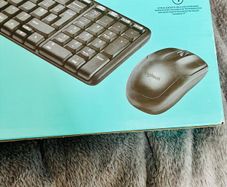 Logitech MK220 Wireless Keyboard and Mouse Combo PC Laptop (Brand New Sealed)