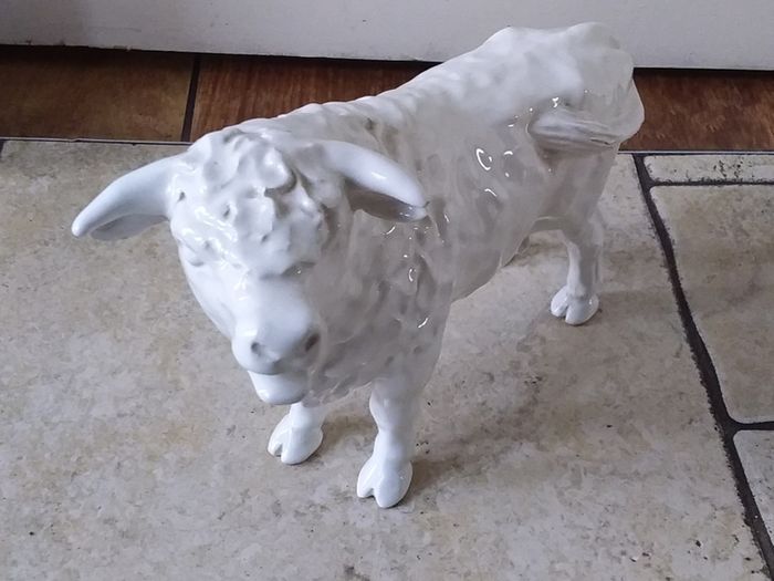Shebeg Isle of Man : White Bull - Repaired