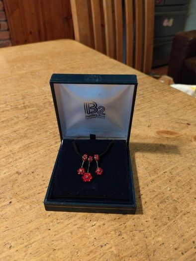 red poppy flower design Necklace  sold by independent jewelers like IB2 Jewellery Store. New in box.