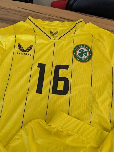 Rare Ireland soccer goal keeper  team issued gear